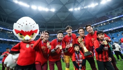 mk娱乐-36岁海港老将吕文君退役，挂帅一生一世队|上海海港|上观新闻|陈华_新浪体育_新浪新闻