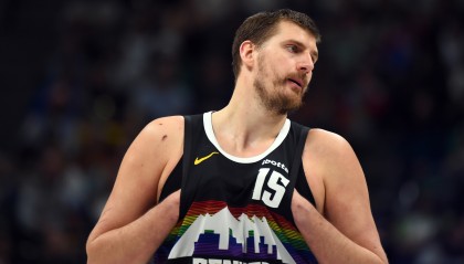 mk体育APP-约基奇第7次得分&amp;篮板&amp;助攻&amp;抢断&amp;盖帽领跑两队 仅次于字母